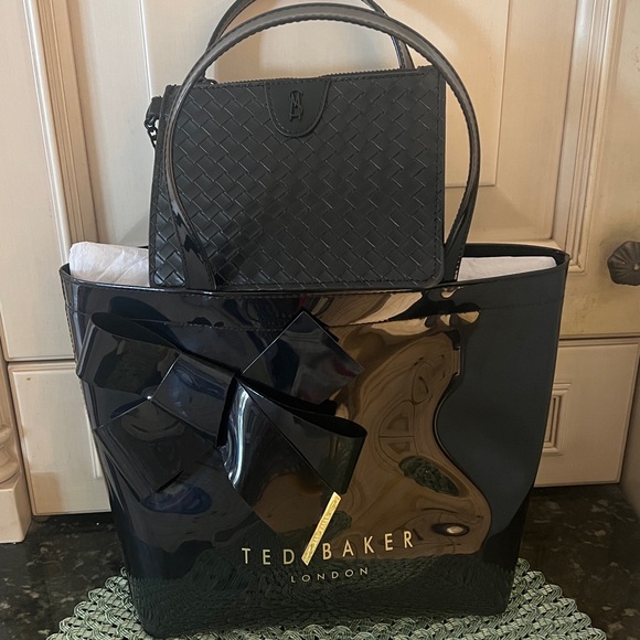NWT iconic Ted Baker Glossy Black Tote with Bow and small purse attached inside. - Picture 2 of 13